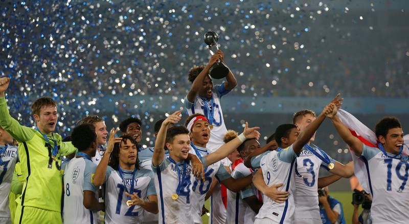 England celebrate with the trophy after winning the 2017 Fifa U-17 World Cup in Kolkata October 29, 2017. u00e2u20acu201d Reuters pic