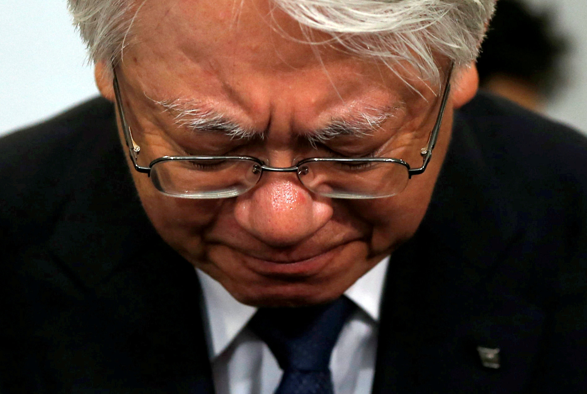 Kobe Steel president and CEO Hiroya Kawasaki bows as he speaks to the media in Tokyo, Japan, October 12, 2017. u00e2u20acu201d Reuters pic 
