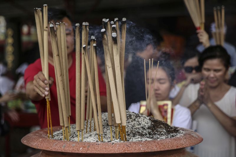 Chinese devotees offer prayers at a temple in Kuala Lumpur during the Nine Emperor Gods Festival October 26, 2017. u00e2u20acu201d Picture by Yusof Mat Isa