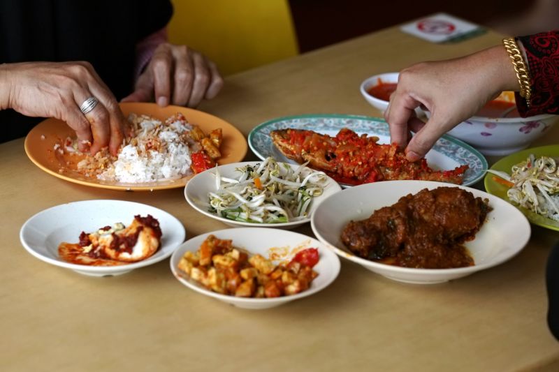 Typical hawker fare at a food centre in Singapore. Consumers are having more high-calorie snacks and soft drinks, highlighted PM Lee. ― Picture by Nuria Ling/TODAY
