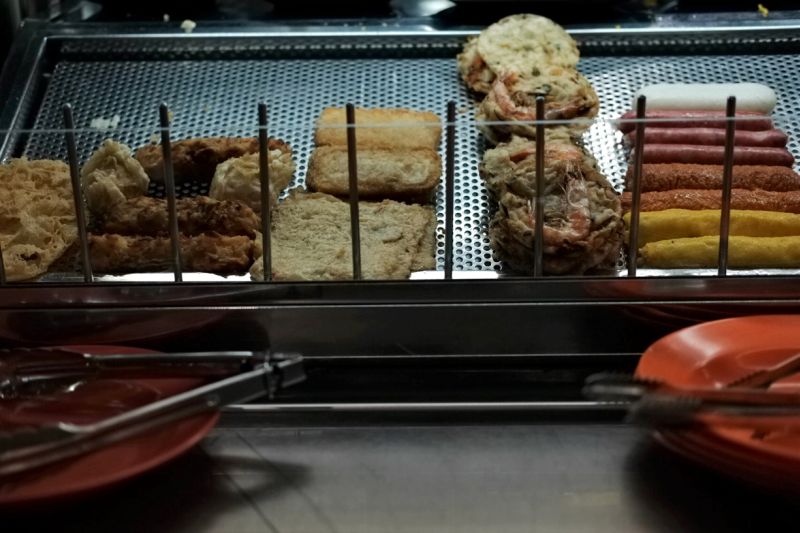 Deep fried Chinese hawker food at a food centre in Singapore. ― Picture by Nuria Ling/TODAY
