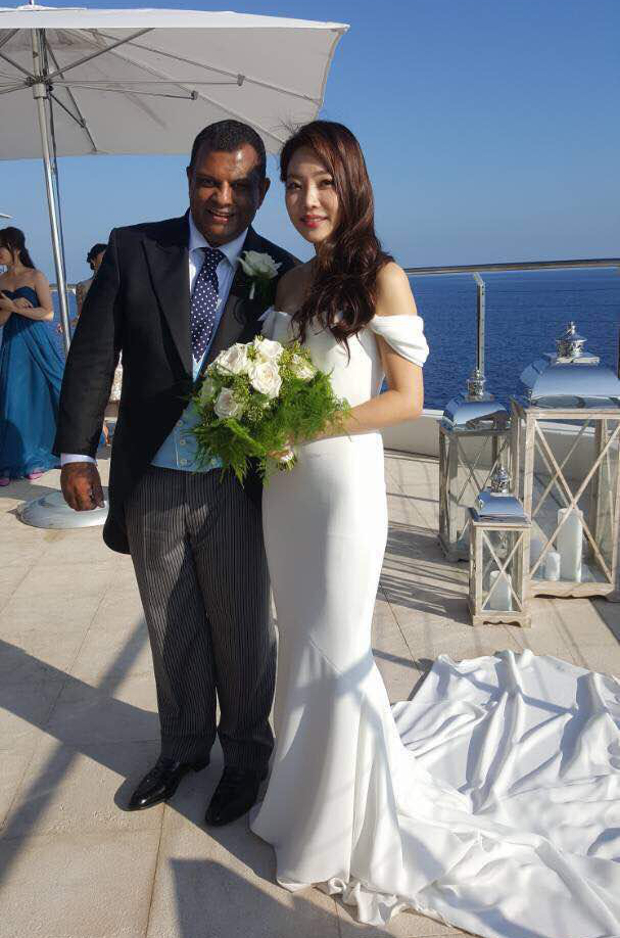 Tan Sri Tony Fernandes marries his Korean girlfriend, Chloe, in France on October 14, 2017.