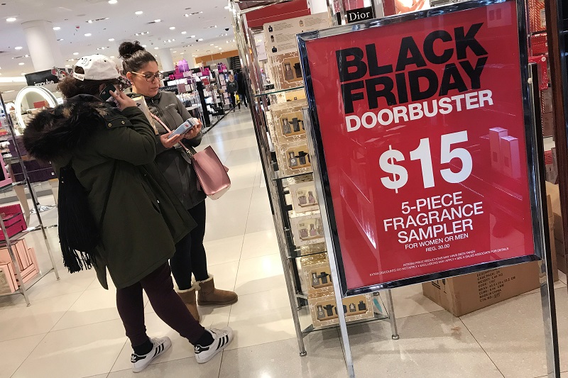 Women shop at a Macyu00e2u20acu2122s department store in Roosevelt Field shopping mall in Garden City, New York November 24, 2017. u00e2u20acu201d Reuters pic