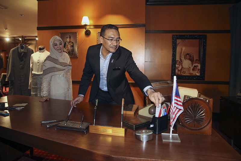 Defence Minister Datuk Seri Hishammuddin Hussein visits his late fatheru00e2u20acu2122s office during the handover of the Tun Hussein Onn Memorial to the National Archives in Kuala Lumpur November 1, 2017. u00e2u20acu201d Picture by Yusof Mat Isa