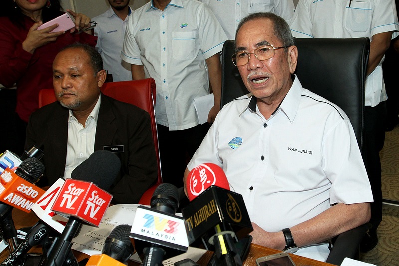 Natural Resources and Environment Minister Datuk Seri Wan Junaidi Tuanku Jaafar speaks to reporters during a press conference in Ampang November 6, 2017. u00e2u20acu201d Picture by Miera Zulyana