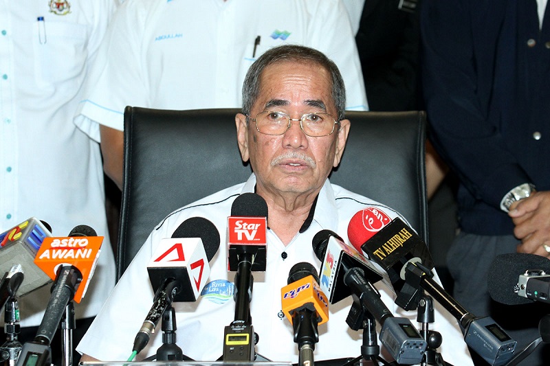 Natural Resources and Environment Minister Datuk Seri Wan Junaidi Tuanku Jaafar speaks to reporters during a press conference in Ampang November 6, 2017. u00e2u20acu201d Picture by Miera Zulyana