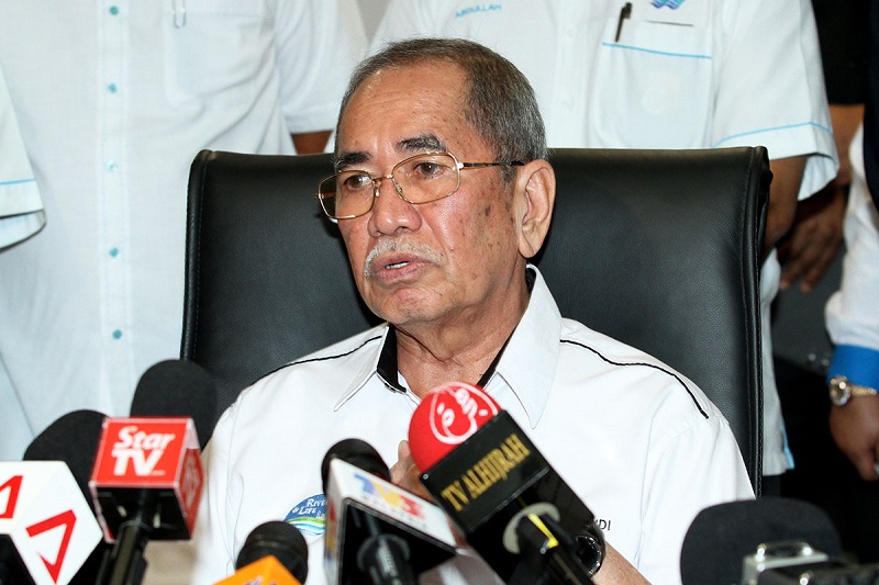 Natural Resources and Environment Minister Datuk Seri Wan Junaidi Tuanku Jaafar speaks to reporters during a press conference in Ampang November 6, 2017. u00e2u20acu201d Picture by Miera Zulyana