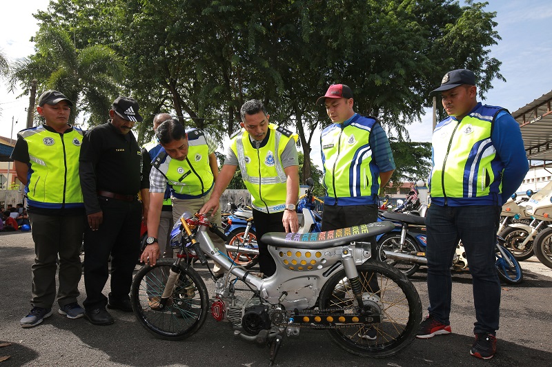 During the operation, police also seized a motorcycle modified into a u00e2u20acu02dcbasikal lajaku00e2u20acu2122. u00e2u20acu201d Picture by Marcus Pheong