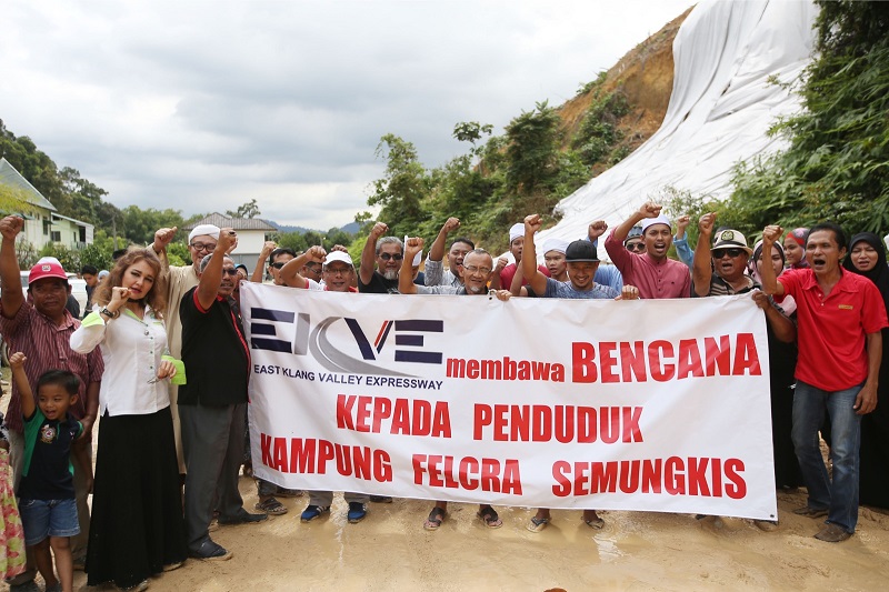Peka president Puan Sri Shariffa Sabrina Syed Akil (in white) and a group of Kampung Felcra Sungai Semungkis residents express their opposition over the construction of the EKVE. u00c2u00acu00e2u20acu201d Picture by Azinuddin Ghazali