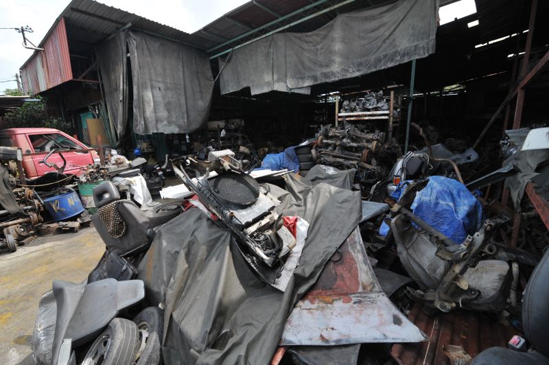 An auto parts shop along Jalan Kampung Gajah. u00e2u20acu2022 Picture by KE Ooi