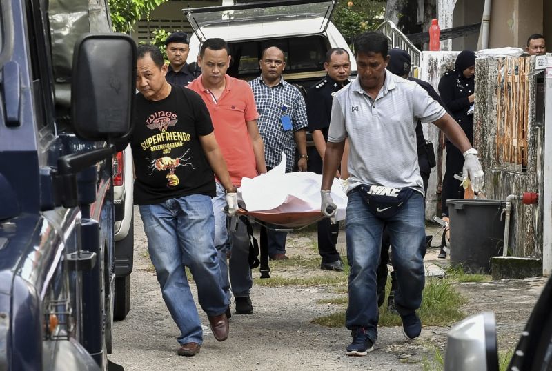 Tiga beranak warga tempatan ditemui mati dibunuh di sebuah stor di Taman Bahagia, Wakaf Mek Zainab, Kota Baru, 15 Nov 2017. u00e2u20acu2022 Foto Bernama