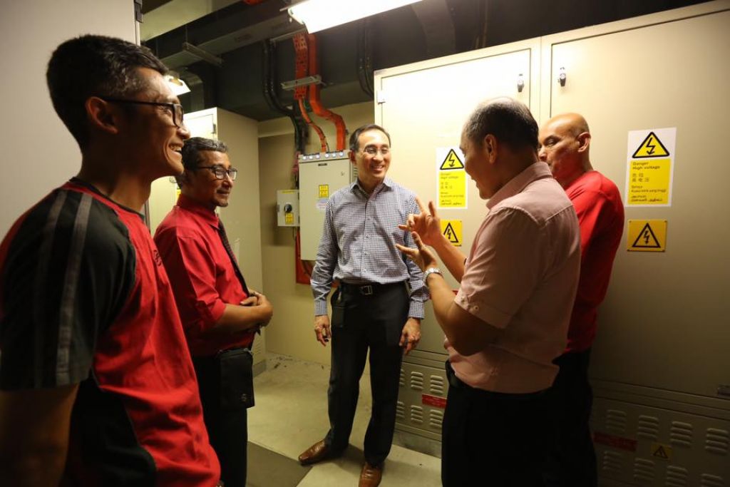 SMRT CEO Desmond Kuek visited staff at Jurong Crew Point on Thursday. u00e2u20acu201d Picture courtesy of SMRT Facebook page 