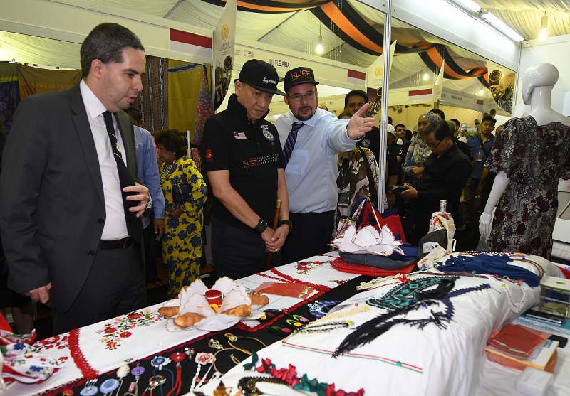 Tourism and Culture Minister Datuk Seri Mohamed Nazri Abdul Aziz (second left) looks at some of the items on display at the 2017 Kuala Lumpur International Craft Festival  in Putrajaya. Picture released November 25, 2017. u00e2u20acu201d Bernama pic