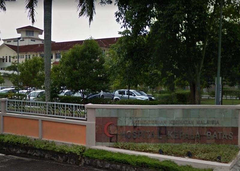 Seorang kanak-kanak dikejarkan ke Hospital Kepala Batas setelah kelopak matanya tersangkut mata kail. u00e2u20acu2022 Paparan skrin Google 