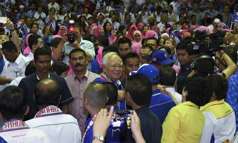 Dato Seri Najib Razak (centre) at the annual meeting of Parti Bersatu Sabah in Penampang, Sabah, November 18, 2017. u00e2u20acu201d Bernama pic