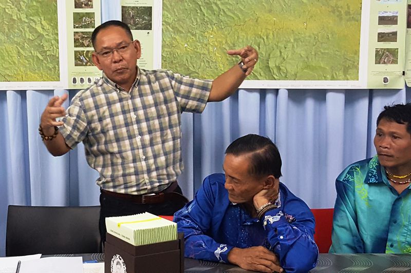 Penan community spokesman Komeok Joe explaining to reporters that it took them over 15 years to prepare 23 maps of scattered Penan settlements and areas they want to include in the Baram Heritage Forest, November 20, 2017. u00e2u20acu201d Picture by Sulok Tawie