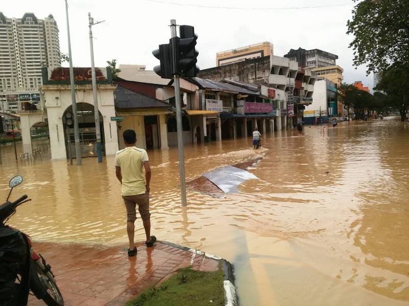 A man surveys the flood at the junction of Macalister Road (right) and Jalan Datuk Keramat in George Town November 5, 2017. u00e2u20acu201d Picture courtesy of Ang Joo Tat