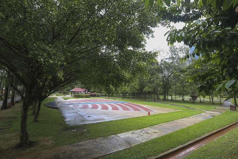 The project site will start from the park's main entrance and end at between the blue line and the safety cone in the foreground. — Picture by Yusof Mat Isa