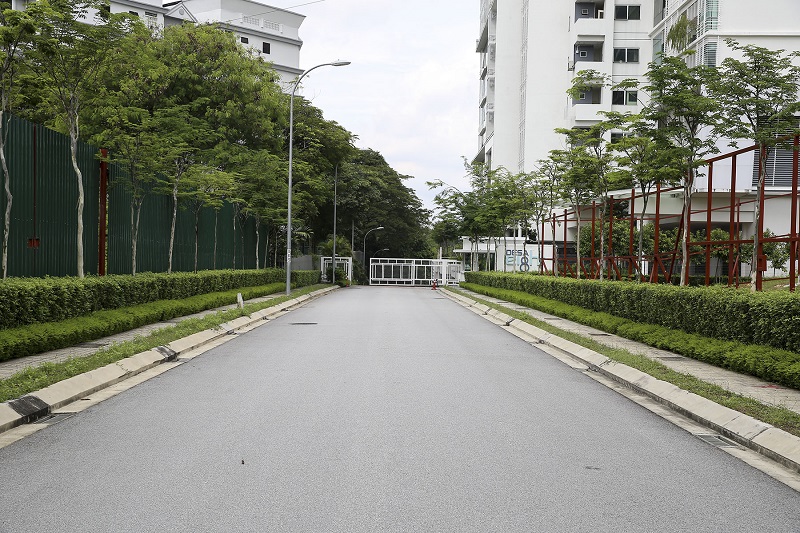 Both sides of the sole access road to Desa Eight — at the top of the hill — is flanked by the project site.