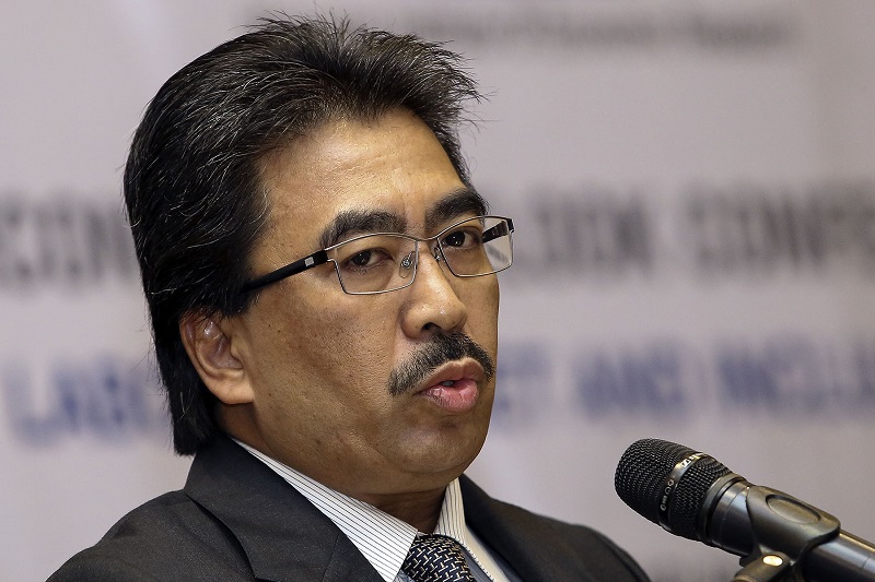 Finance Minister II Datuk Seri Johari Abdul Ghani delivers his opening speech during the MIER National Economic Outlook Conference 2018-2019 in Kuala Lumpur November 21, 2017. u00e2u20acu201d Picture by Yusof Mat Isa