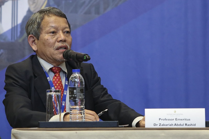 Executive Director of MIER. Professor Emeritus Dr Zakariah Abdul Rashid delivering his presentation during theu00c2u00a0MIER National Economic Outlook Conference 2018-2019 in Kuala Lumpur. u00e2u20acu201d Picture by Yusof Mat Isa