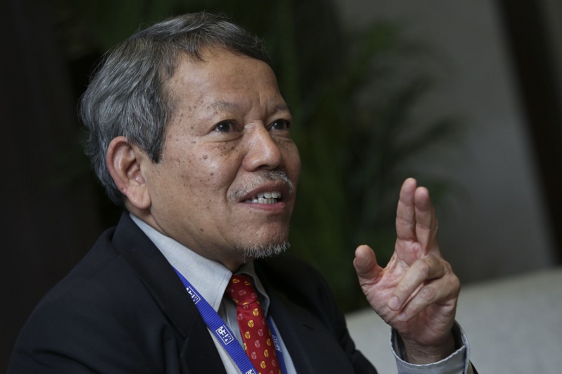 Executive Director of MIER. Professor Emeritus Dr Zakariah Abdul Rashid speaks to the media at theu00c2u00a0MIER National Economic Outlook Conference 2018-2019 in Kuala Lumpur. u00e2u20acu201d Picture by Yusof Mat Isa
