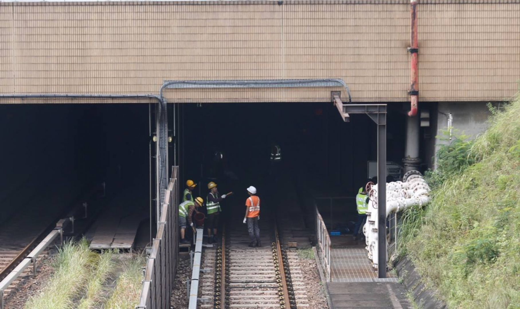 SMRT said a manager, an engineering supervisor and four other crew members from its Building and Facilities Maintenance group were linked to the falsification of the records.u00e2u20acu201d TODAY pic