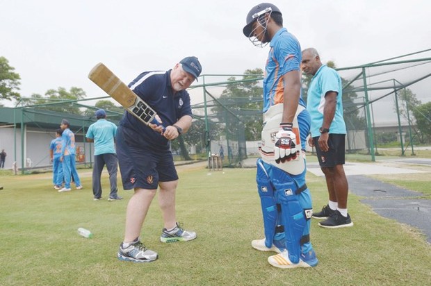 Mike Gatting with the bat, showing Under-19 player Hafiz Khair how itu00e2u20acu2122s done. u00e2u20acu201d Picture by Mukhriz Hazim