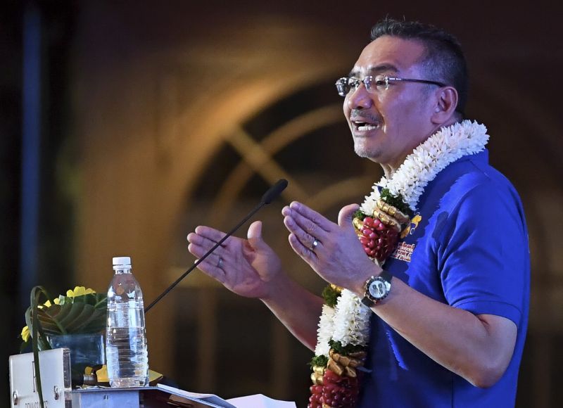 Datuk Seri Hishammuddin Hussein speaks at the Friendship Dinner organised by the Gabungan Persatuan-persatuan Sahabat Malaysia in Kuala Lumpur. Picture released November 11, 2017. u00e2u20acu2022 Bernama pic