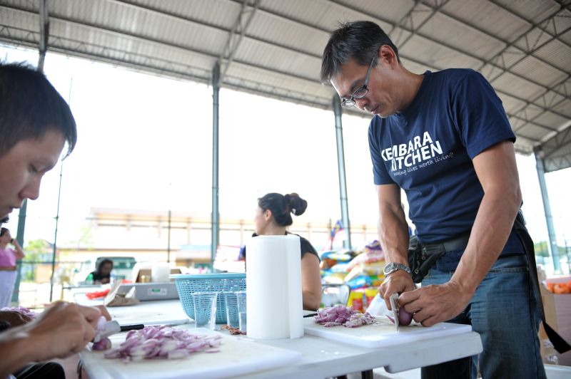 Founder of Kembara Kitchen, William Cheah, (right) helping with the food preparation. u00e2u20acu2022 Picture by KE Ooi