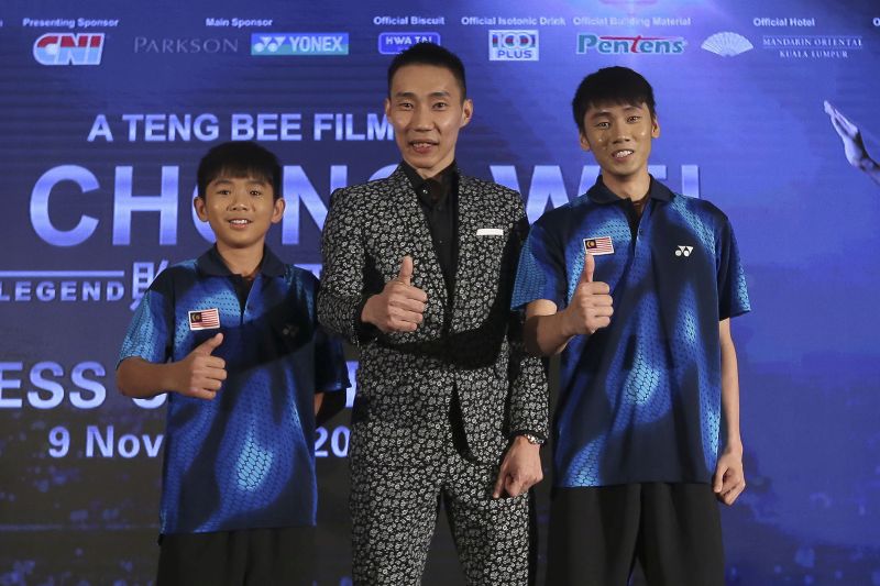 Datuk Lee Chong Wei (centre) poses with actors Jake Eng (left) and Tosh Chan during the film launch of u00e2u20acu02dcLee Chong Wei u00e2u20acu2022 Rise of The Legendu00e2u20acu2122 at the Mandarin Oriental Hotel in Kuala Lumpur November 9, 2017. u00e2u20acu2022 Picture by Yusof Mat Isa