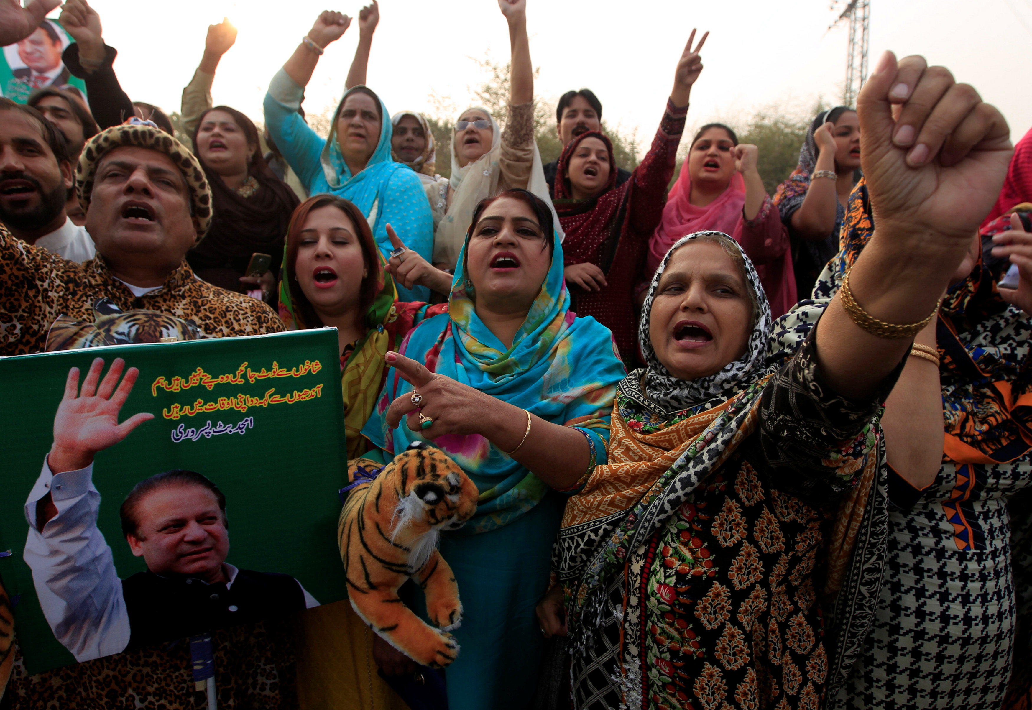 Supporters of the ruling Pakistan Muslim League chant slogans outside the accountability court where Nawaz Sharif appeared in Islamabad, Pakistan November 3, 2017. u00e2u20acu201d Reuters pic 