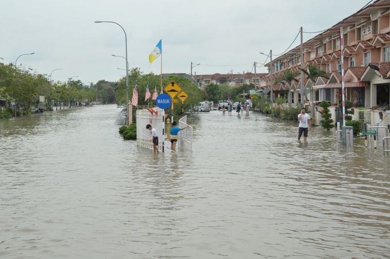 A total 12,559 people were evacuated to 84 relief centres in all five districts of the state following the storm on Saturday night and early Sunday morning. u00e2u20acu2022 Picture by KE Ooi