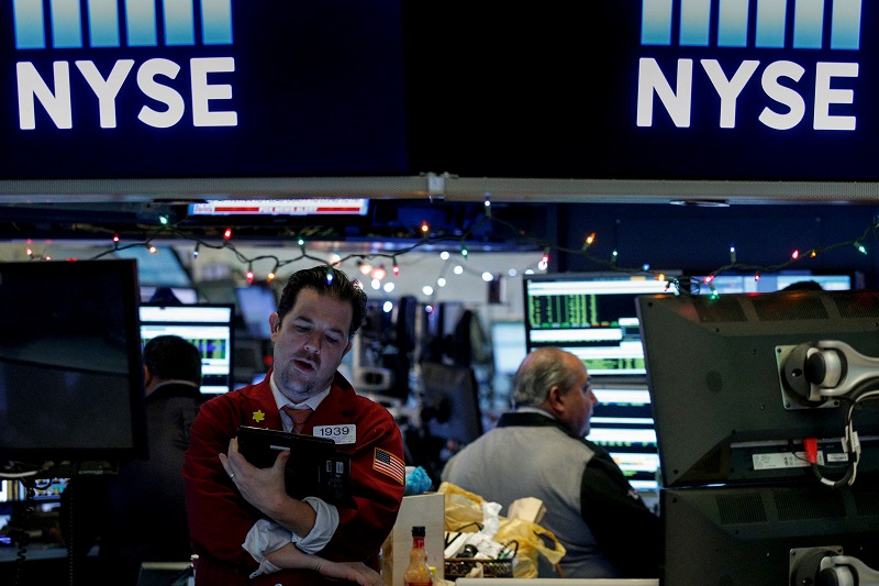 Traders work on the floor of the New York Stock Exchange in New York December 1, 2017. u00e2u20acu201d Reuters pic