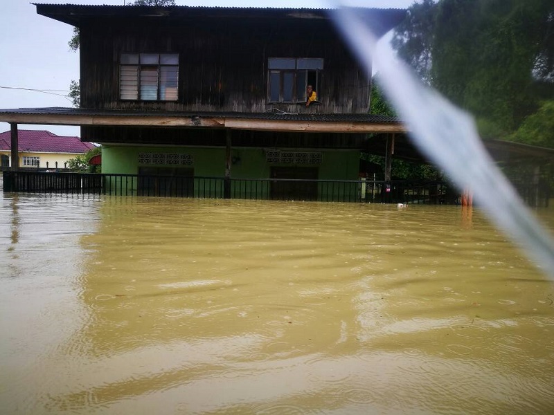 Rising water levels at Kampung Kubang Chenok, Rantau Panjang after days of non-stop rain.
