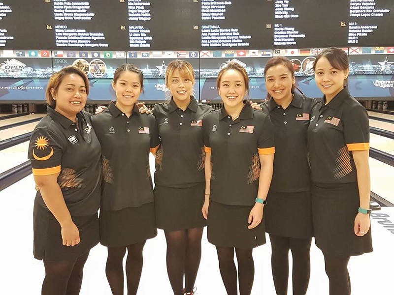The team of  Shalin Zulkifli, Siti Safiyah Amirah Abdul Rahman, Sin Li Jane, Syaidatul Afifah Badrul Hamidi and Natasha Roslan beat Singapore 214-209, 188-177in the final at the South Point Bowling Centre. u00e2u20acu201d Picture via Facebook/Malaysian Tenpin Bowling