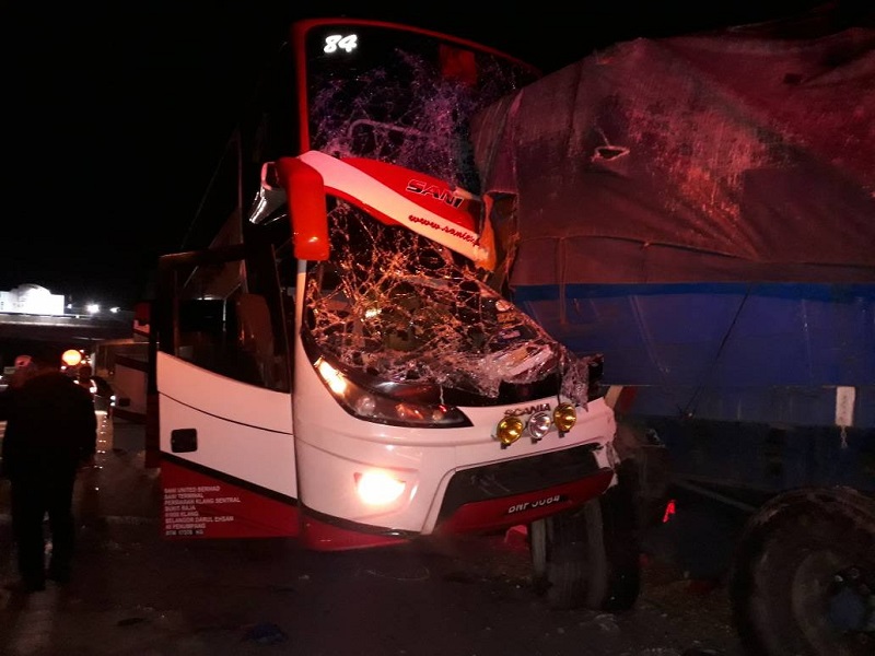 The bus, which was carrying 42 passengers and two drivers, was on headed to Klang from Kangar before it rammed into a stationary trailer on the North-South Expressway. u00e2u20acu201d Picture courtesy of Fire and Rescue Department