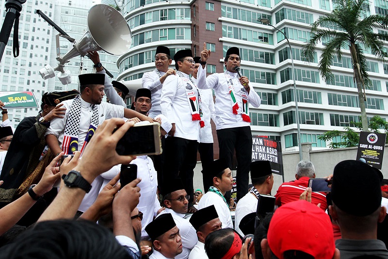 Umno Youth Chief Khairy Jamaluddin speaks during a protest in front of the US embassy in Kuala Lumpur December 8, 2017. u00e2u20acu201d Picture by Miera Zulyanann