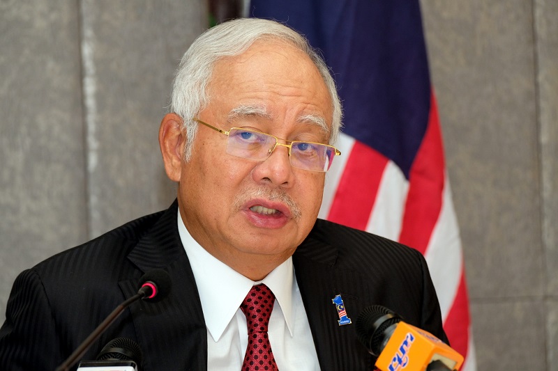 Prime Minister Datuk Seri Najib Razak speaks to reporters at a press conference in Colombo. Picture released December 19, 2017. u00e2u20acu201d Bernama pic