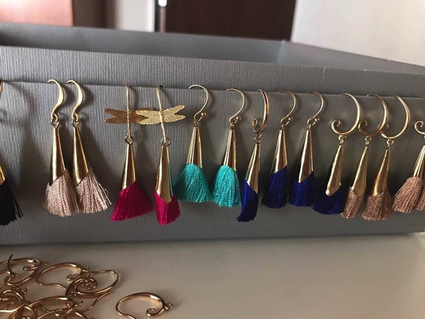 The dainty earrings, made of gold pleated brass, come in various designs. — Picture via Instagram/fugee_lah