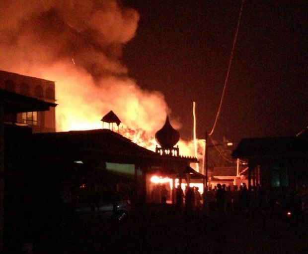 Kelantan Fire and Rescue Department director Nazili Mahmood said three engines with 21 firemen rushed to the scene and managed to douse the flame by about 9pm. u00e2u20acu201d Picture via Twitter/Bernama