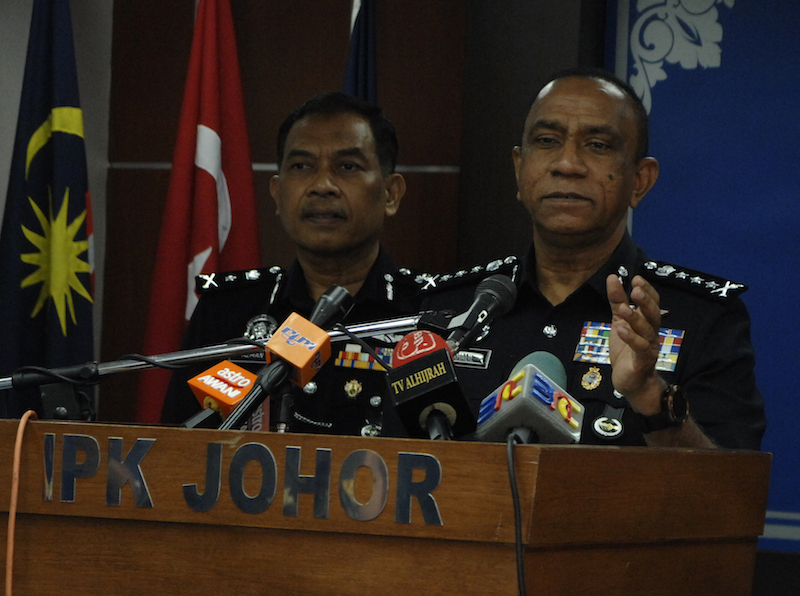 Johor police chief Datuk Mohd Khalil Kader Mohd (and Johor CID chief Datuk Azman Ayob giving the latest status of the assault-cum-murder at a media conference in the police contingent headquarters in Johor Baru today. u00e2u20acu201d Picture by Roslan Khamis