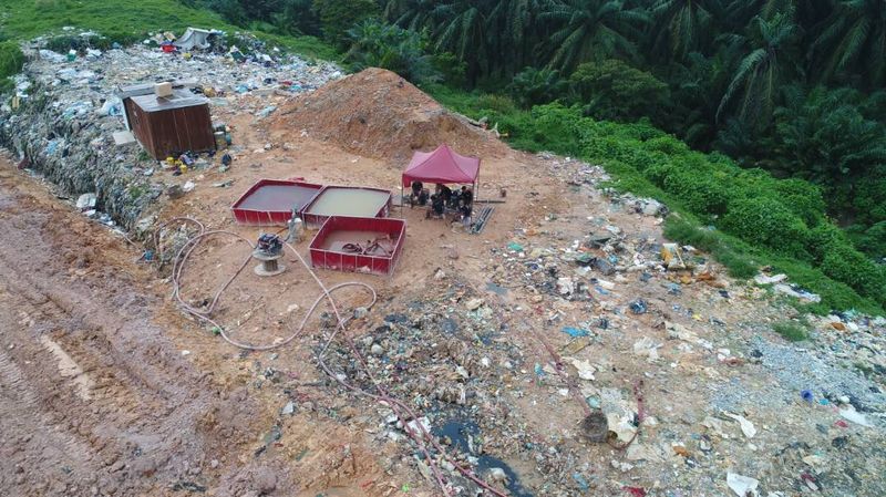 The operation to extinguish a burning 10-hectre waste disposal landfill in Kampung Air Putih, Pekan Nenas in Pontian was successful and ended at 5pm December 13, 2017. u00e2u20acu201d Picture courtesy of Pontian District Disaster Management Committee
