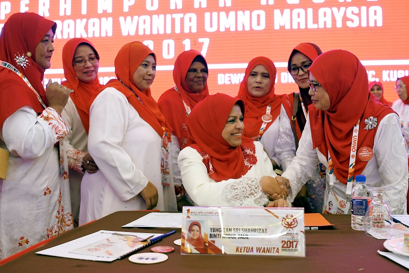 Wanita Umno chief Tan Sri Shahrizat Abdul Jalil with delegates from the Wanita Umno wing in Kuala Lumpur December 6, 2017. u00e2u20acu201d Bernama pic