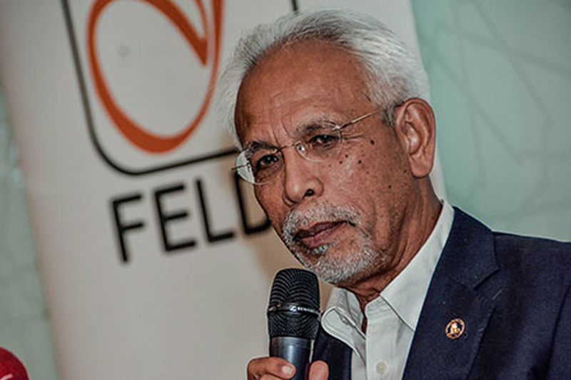 Chairman of the Federal Land Development Authority (Felda), Tan Sri Shahrir Abdul Samad speaking at the press conference on a dubious land ownership transfer, at Menara Felda, December 21, 2017. u00e2u20acu201d Picture by Hari Anggara