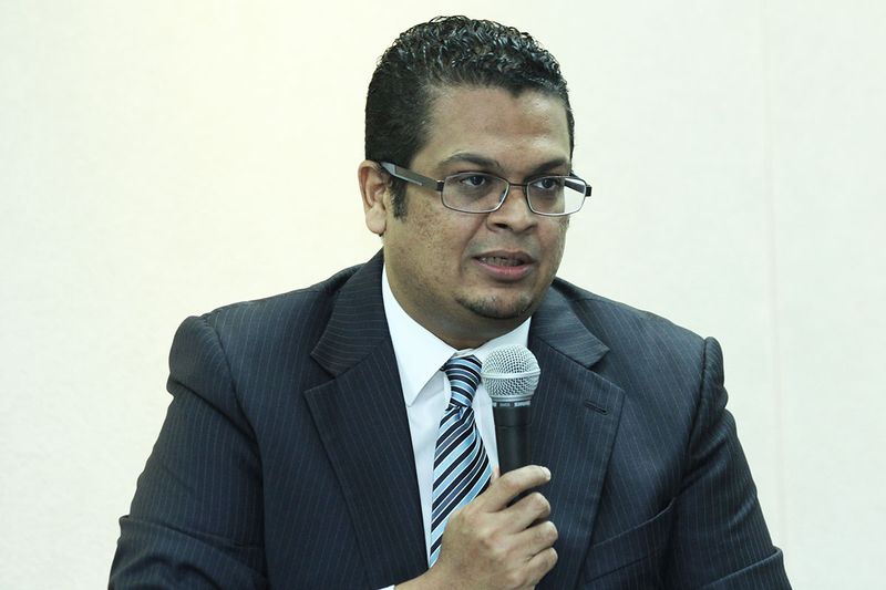 National Young Lawyers Committeeu00e2u20acu2122s Nizam Bashir speaking during the Bar Council forum on the use of social media to express opinion in Kuala Lumpur, December 14, 2017. u00e2u20acu201d Picture by Miera Zulyana