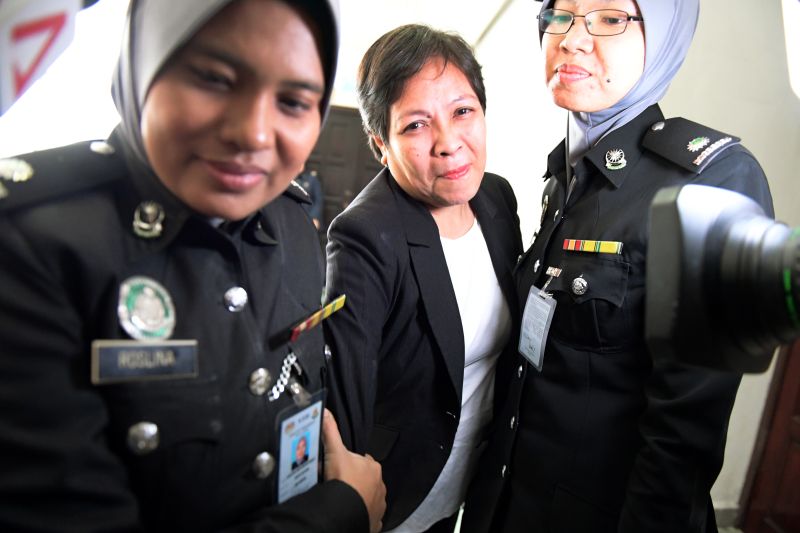 Maria Elvira Pinto Exposto (centre) reacts after she was cleared of drug trafficking charges at Shah Alam High Court in Shah Alam on December 27, 2017. u00e2u20acu201d AFP pic
