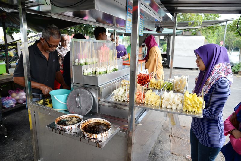One of the rojak tonggek stalls at Jalan Pantai.