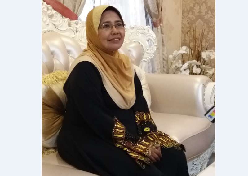 Former PPBM vice-president Datuk Hamidah Osman speaking to reporters at her home in Batu Gajah, Perak, December 31, 2017. u00e2u20acu201d Picture by Sylvia Looi