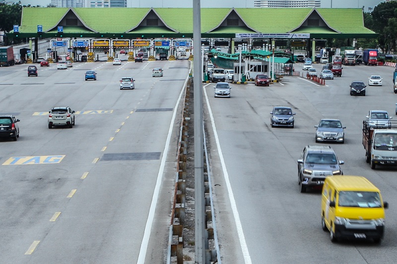 A general view of Sungai Rasau toll. Toll collection will be repealed starting on 1st January 2018. u00e2u20acu201d Picture by Shafwan Zaidon